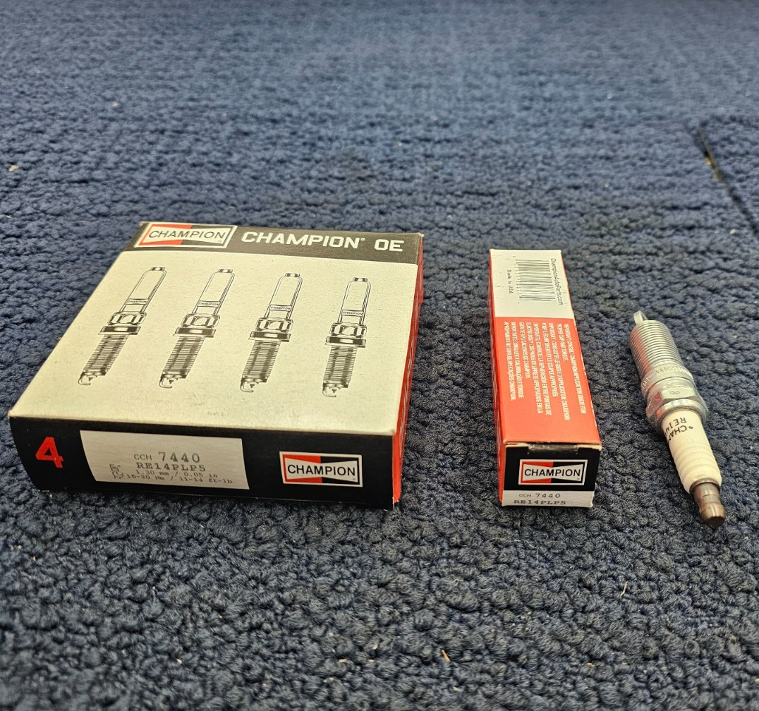 QTY 4 Champion RE14PLP5 7440 Spark Plug Fits 2001-2010 Chrysler Town  Country