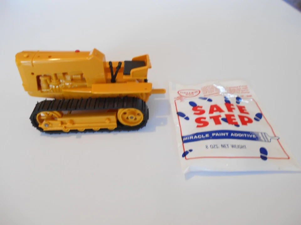 Vintage 1989 E-Tees 1:16 John Deere 430 Industrial Crawler by Eldon Trumm, New - Image 3 of 4