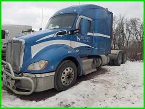 2016 Kenworth T680 Sleeper Semi Truck