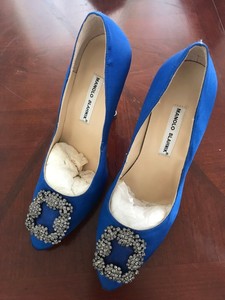 manolo blahnik hangisi navy blue