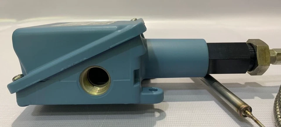 United Electric Controls / Temperature Controller / F100-6BS - Image 4 of 4