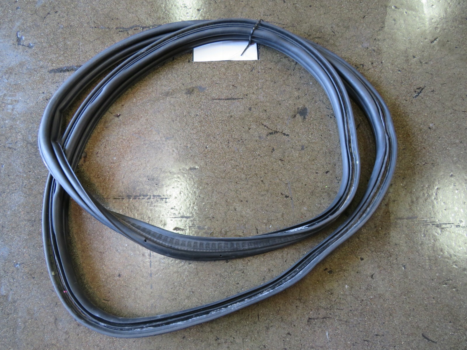 2014 Maserati Quattroporte, Trunk Gasket, Used, P/N 670033870