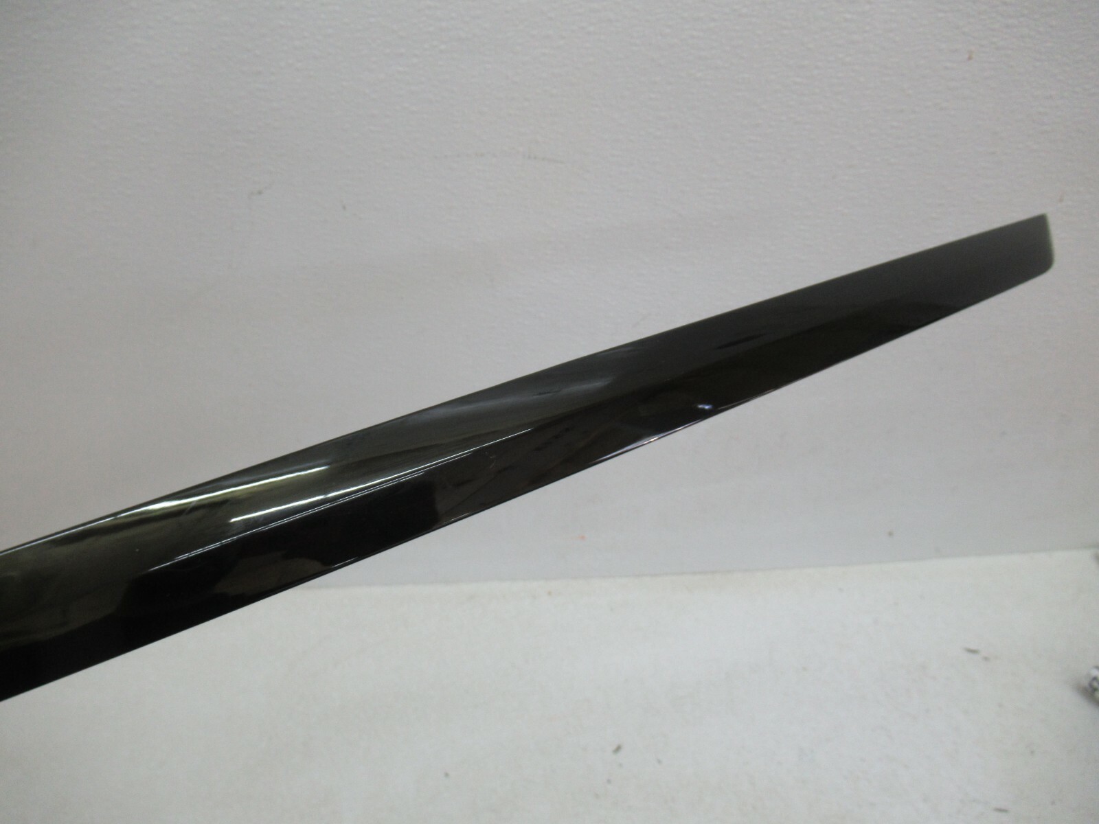 2017 2019 2020 BENTLEY BENTAYGA PASSENGER REAR BUMPER MOULDING TRIM PANEL OEM