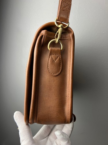 Borsa vintage vinile con serratura a tracolla organizer sezione interna tasche in pelle scamosciata - Foto 4 di 18
