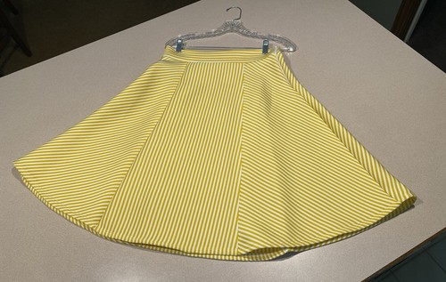 Skirt Yellow White Stripe Thick Neoprene Feeling Dani’s Choice Size Large - Picture 4 of 9