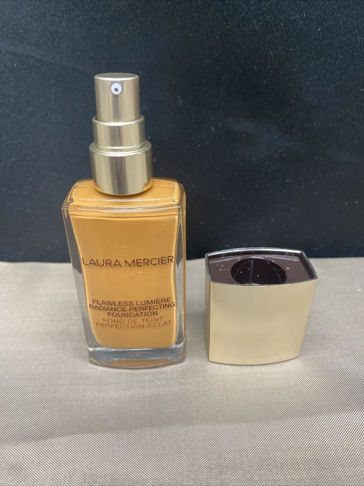Laura Mercier Flawless Lumiere Radiance Perfecting Foundation "5N1 Pecan" - Image 4 of 4