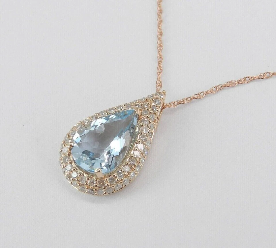 Colgante lágrima aguamarina simulada corte pera de 1,50 quilates chapado en oro amarillo de 14 quilates Foto 2 de 3