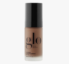 NWT Glo Skin Beauty Luminous Liquid Foundation SPF 18