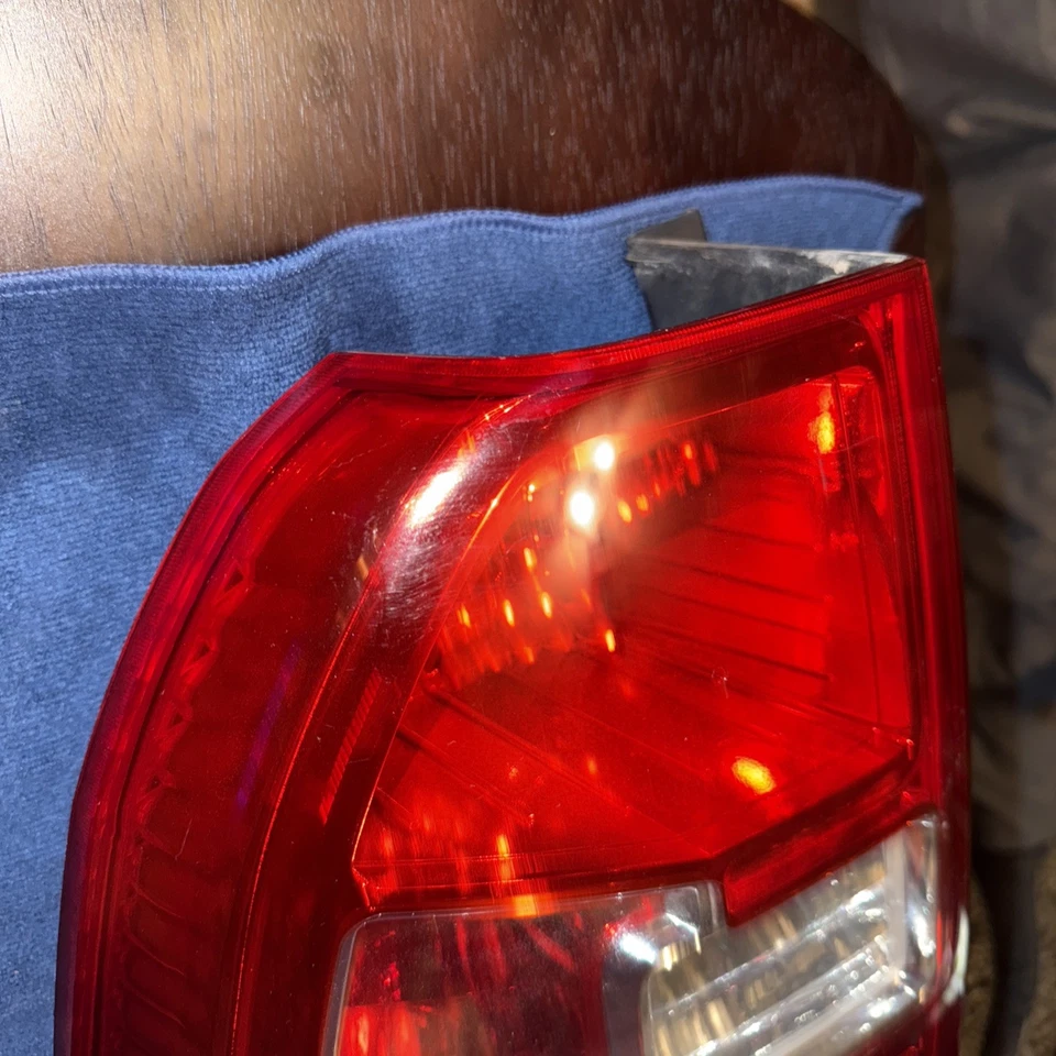 Luz trasera izquierda conductor Kia Sportage 2009-2010 Foto 4 de 4