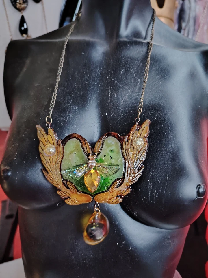 Queen Bee Necklace Luxury Jewelry Crystal Stone Bumble Honey Bee Nest Blazon Bib - Image 3 of 4