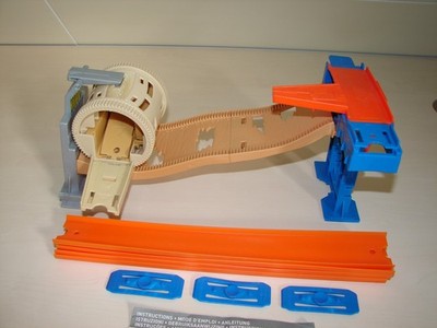 Hot Wheels Track Builder Stunt Fass BGX75 BGX81 plus 4 Schienen und 3 Verbinder