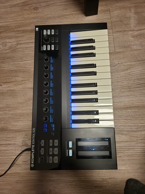 Komplete Kontrol S25 MK1