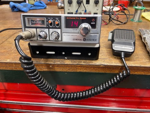*** General Electric AM CB Radio 3-5813A With Original MIC Box etc ***
