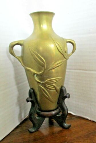 Antique Handmade Brass Vase RAISED BAMOO Motif w/ Carved Wood Stand - Stunning! - Afbeelding 1 van 6