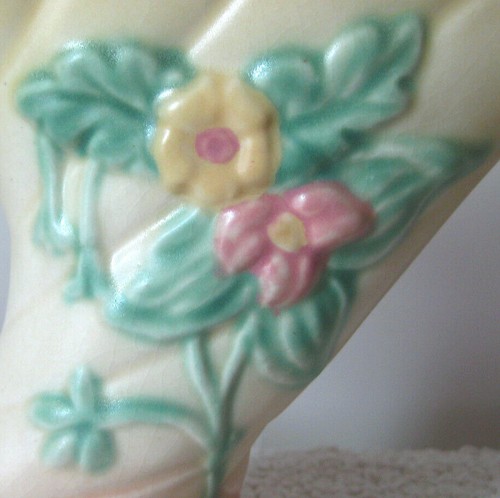 Vintage 1940s HULL ART POTTERY Wildflower Cornucopia Vase Pink & Green 7 1/2" - Picture 5 of 11