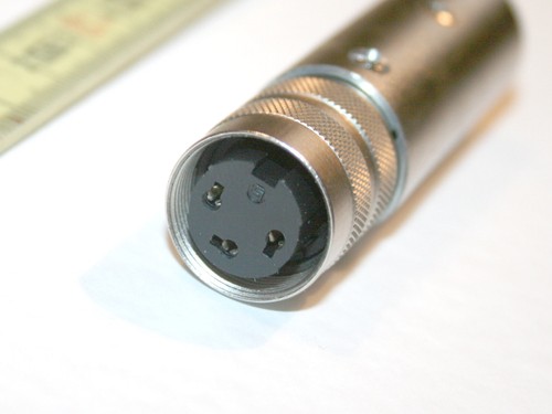 Adaptador hardware paño pequeño - XLR macho compacto para Sennheiser MD421 entre otros - Imagen 2 de 3