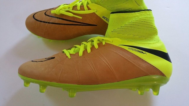 nike hypervenom phantom 2 online