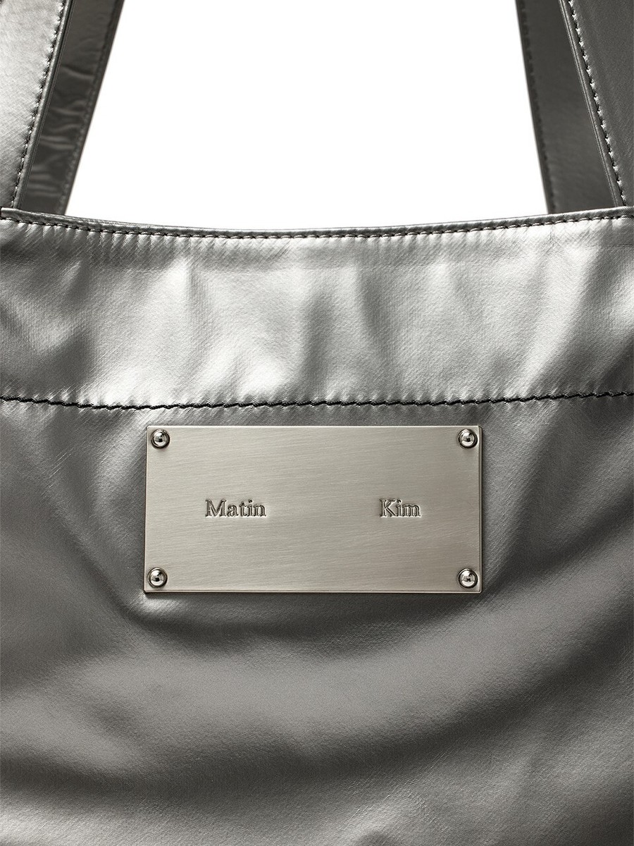 【Matin Kim】BIG COATING TOTE BAG MUSINSA | MATIN KIM BIG COATING TOTE BAG IN BLACK