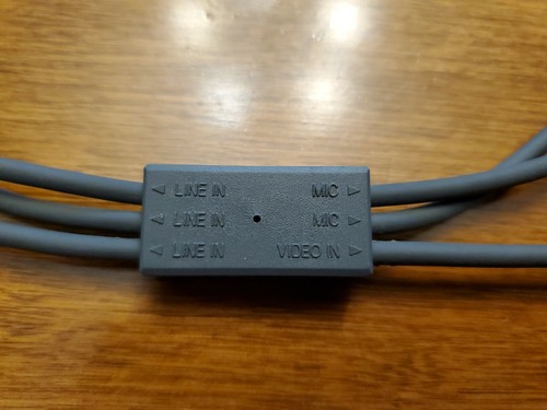 Cable de cable de audio y video a RCA estéreo macho de micrófono doble 3,5 mm (1/8") estéreo macho y video a RCA - Imagen 2 de 5