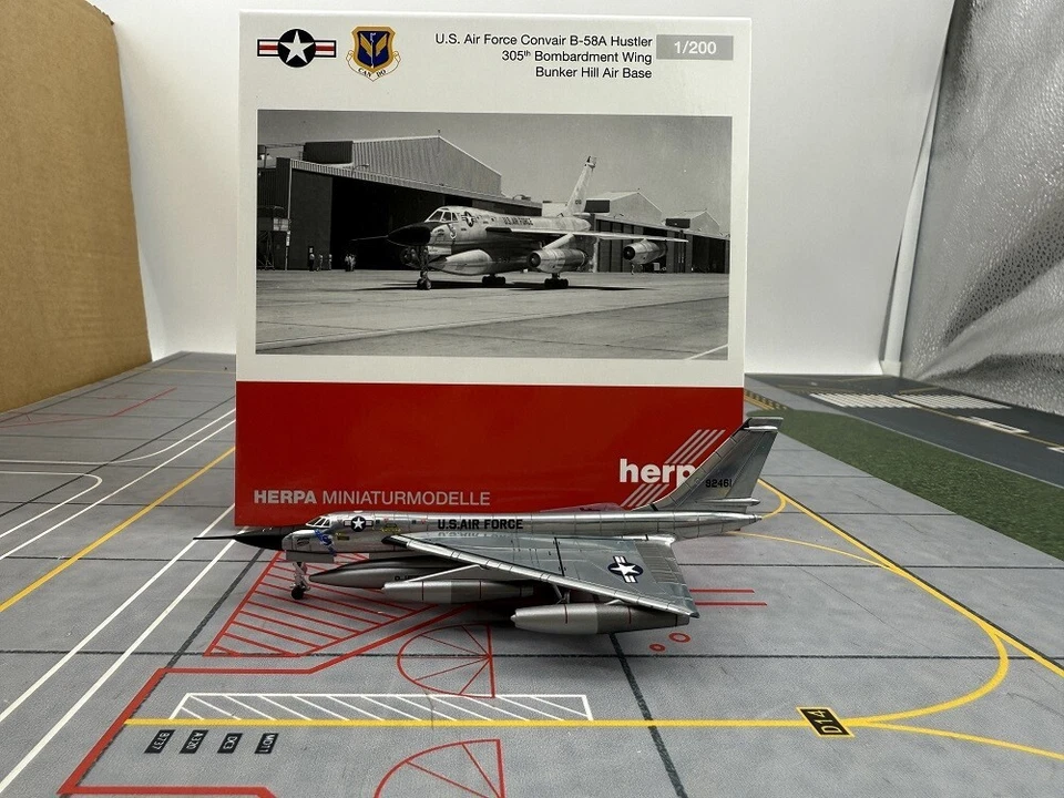 1/200 Herpa Fuerza Aérea de los Estados Unidos B-58A Bombardero 59-2461 572736 Modelo de avión terminado Foto 2 de 4
