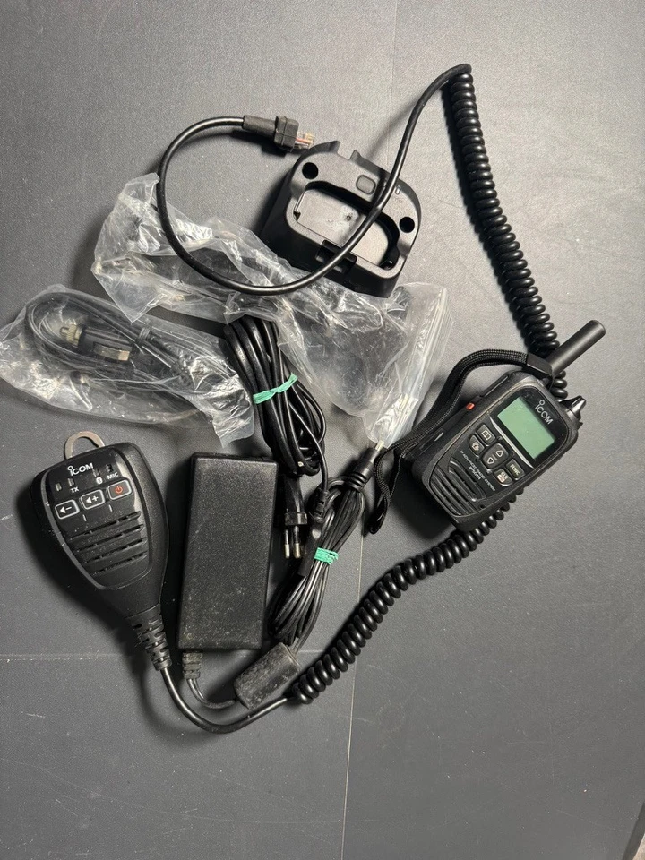 ICOM IP501H 4G/3G/LTE Funkgerät + BC-218 Ladeschale + HM-215 Mikrofon - Bild 3 von 4