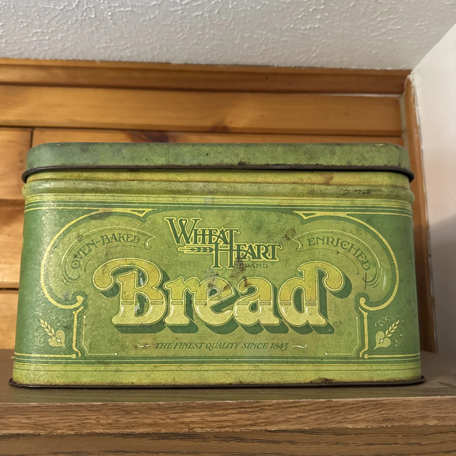 Vintage 1977 Wheat Heart R & D Co. Green Metal Tin Bread Box Large