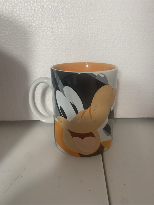 Disney Store GOOFY Mug 14 oz 3-D 4" Display Only Tiny Chip