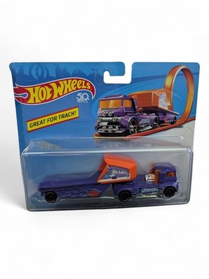 Hot Wheels Speed Blaster Hauler 2018 NEW Corner bent