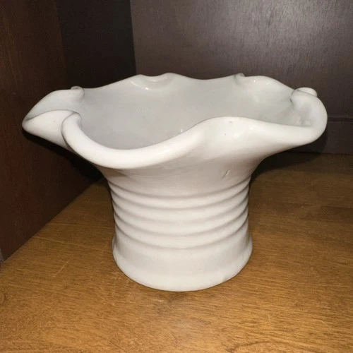Bauer Pottery Matt Carlton Ruffled Rim Bowl / Vase White Antique