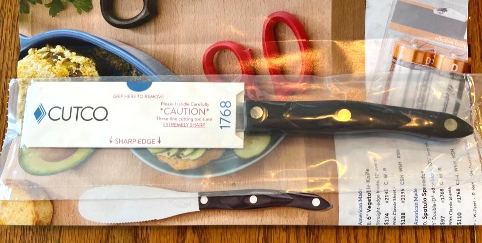 CUTCO KNIFE 1768 SPATULA SPREADER 5" serrated blade NEW UNUSED nip USA