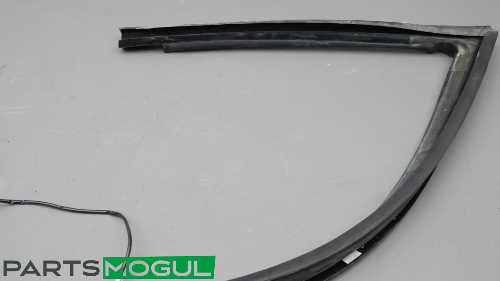 2006 Maserati Quattroporte V M139 seal side window Front Left OEM