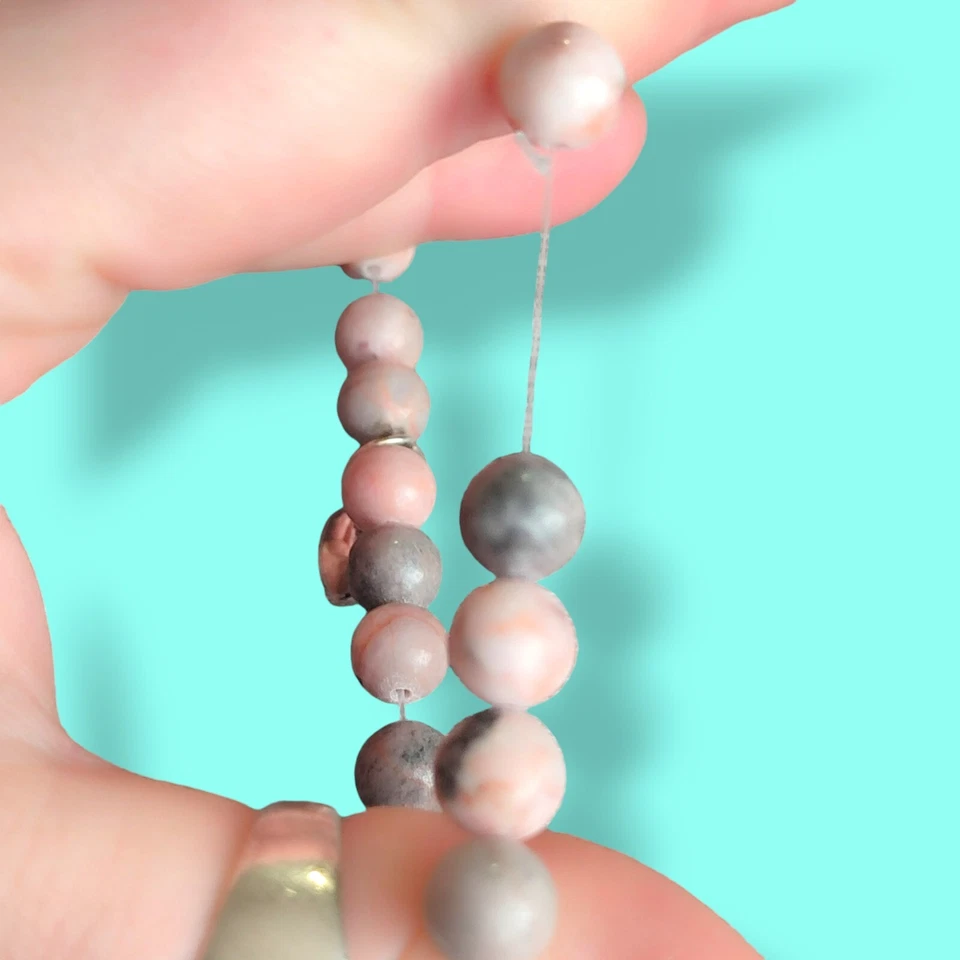 Pulsera elástica con dije de corazón de cuentas de bola de jaspe cebra rosa natural 7,5 pulgadas Foto 4 de 4