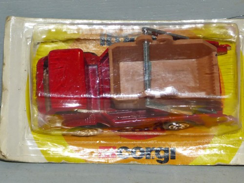 Corgi Juniors Whizzwheels Ford D Series Skip truck red, rare brown skip version - Picture 2 of 2