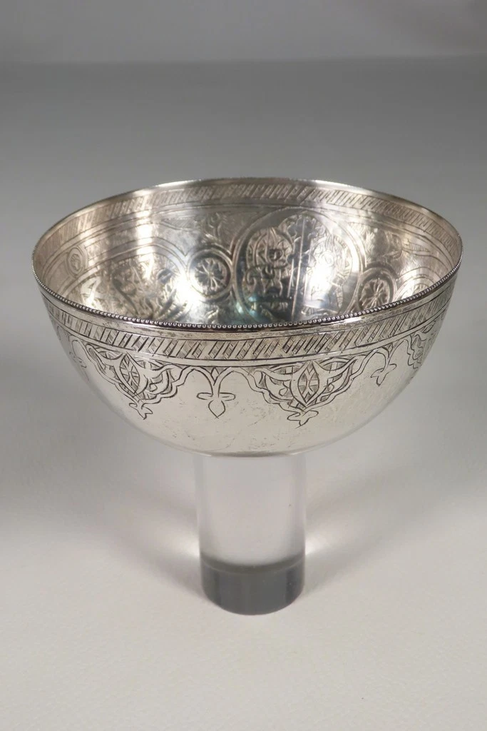 Ancien Coffret ou boîte en argent massif Perse Poinçon 84, Asie, Poids