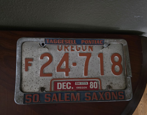 Oregon Vintage License Plate F 24-718 Dec 80 Sticker Dealer Frame Taggesell