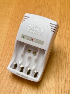 Akku-Ladegerät Ansmann Basic 4 plus - für AA / AAA / 9V - OVP