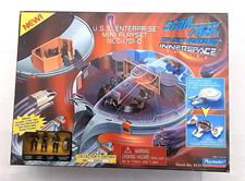 STAR TREK PLAYMATES - NEXT GENERATION USS ENTERPRISE NCC 1701-D MINI PLAYSET