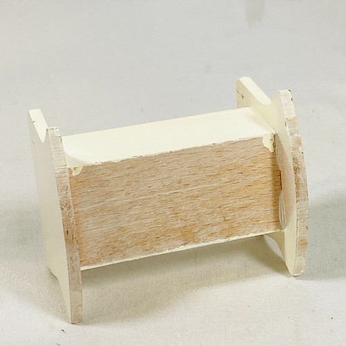 Puppenhaus Maßstab 1:12 Lundby Baby Wiege, fadenumwickelte Puppen, Ari Kleinkind Mädchen - Bild 12 von 17