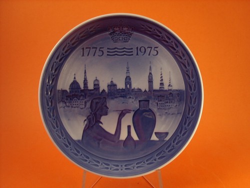 ROYAL COPENHAGEN ZWEIHUNDERTJAHRFEIER TELLER 1775-1975 - Bild 1 von 3