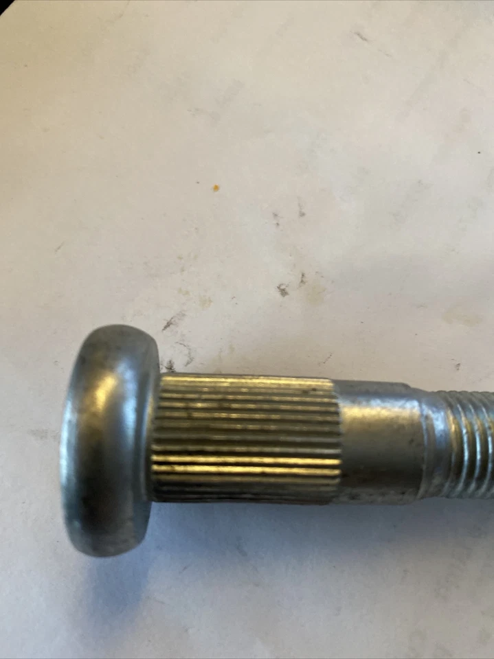 Chevrolet GMC Express Savana 3500 2000-2002 tacos de rueda trasero 610-333 nuevo en stock Foto 3 de 4