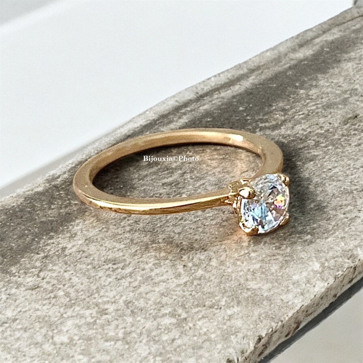 Bague solitaire plaqué or 18 carats un cadeau d'anniversaire idéal taille 54
