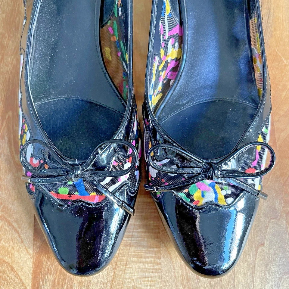 De colección Vaneli charol pintura salpicaduras arco trasero 1.5" tacones negros 8.5 Foto 2 de 4