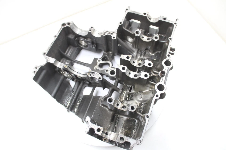 1988 SUZUKI GSXR1100 OEM LOWER ENGINE BOTTOM CRANKCASE CRANK CASES MOTOR BLOCK - Image 2 of 4