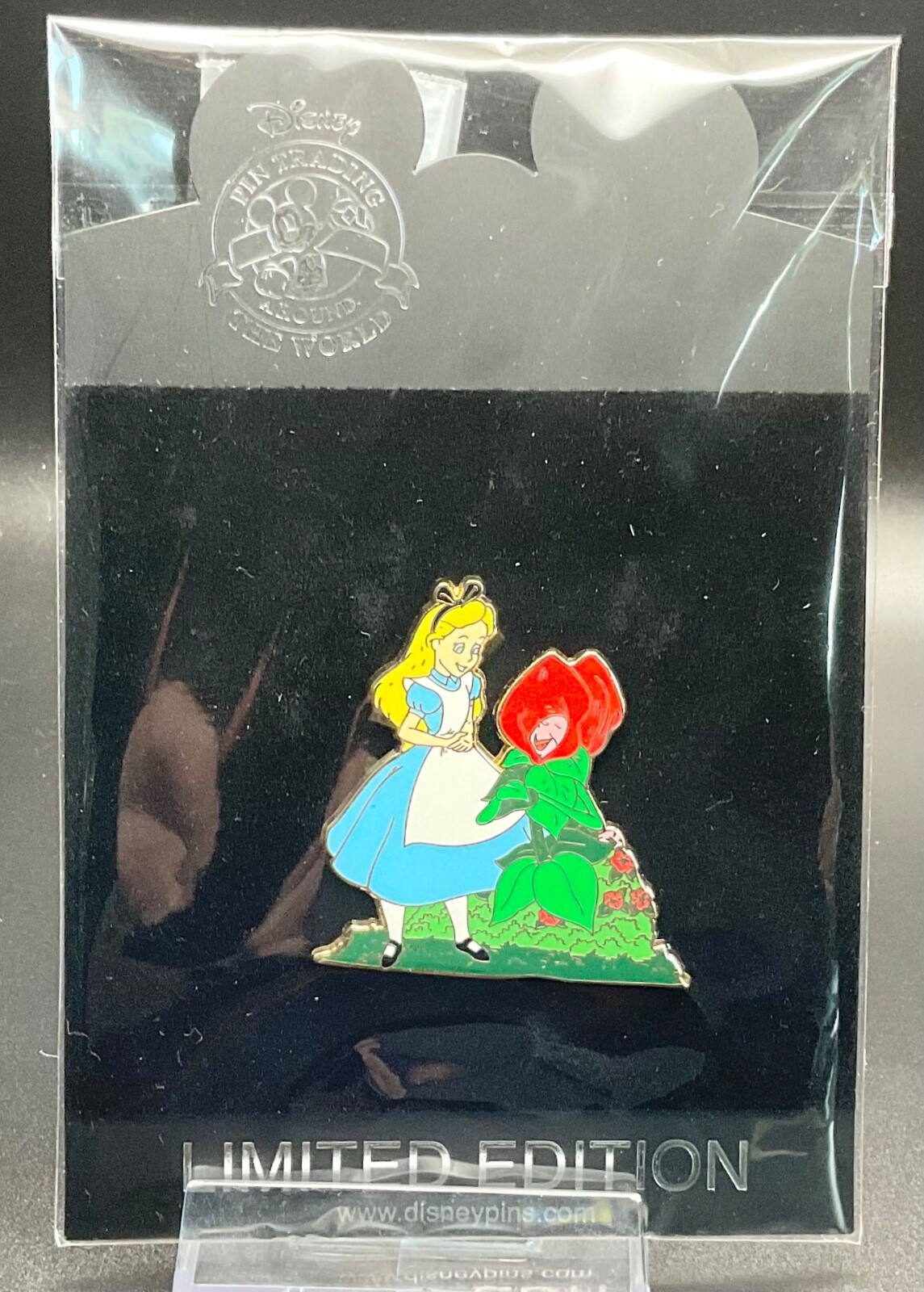 Disney Shopping 2008 Alice Fun with Flowers Series LE 250 Pin