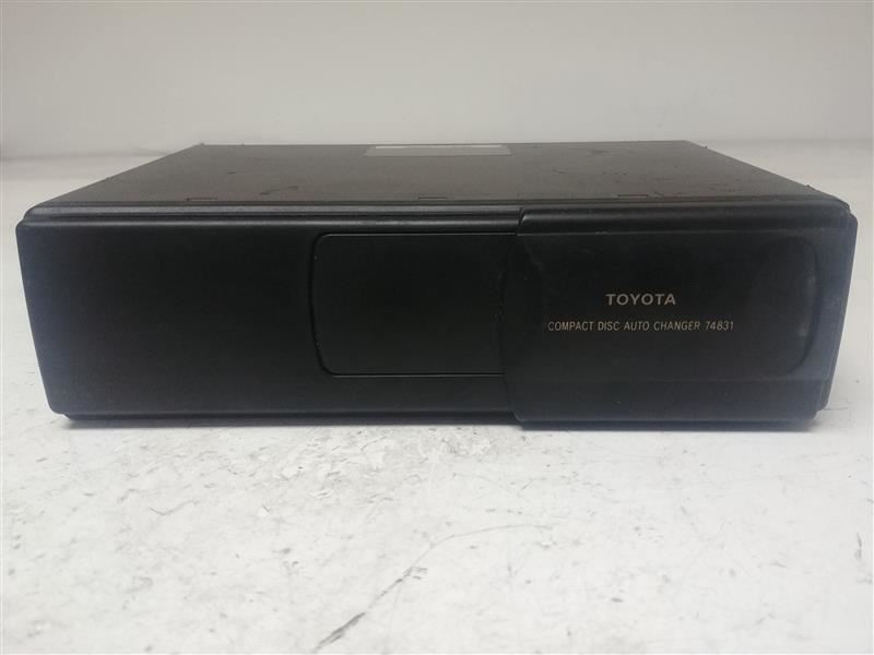 Toyota Highlander Audio Equipment 6 DISC CD Changer 2001-2003 OEM