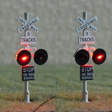 2 x HO scale railway grade crossing signal 3 track  1 circuit board flasher 3W2