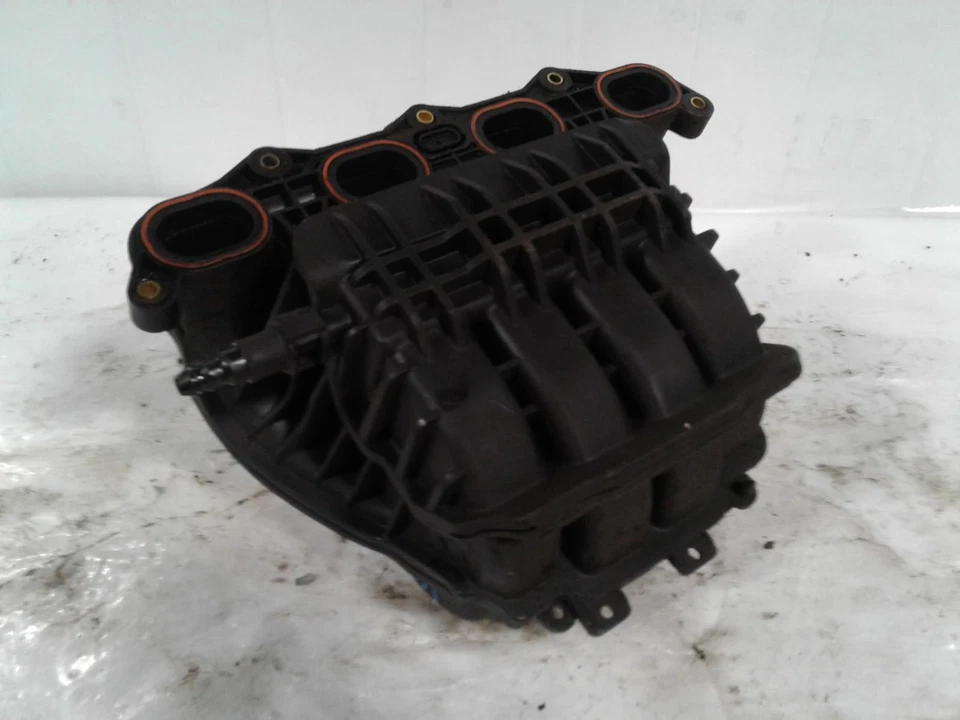 Used Engine Intake Manifold fits: 2005 Chevrolet Cavalier 2.2 Grade A Foto 2 de 4