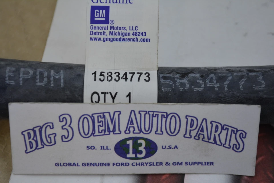 Cadillac Escalade GMC Yukon 2007-2014 radiador tanque de sobretensión manguera de salida nuevo fabricante de equipos originales Foto 3 de 3