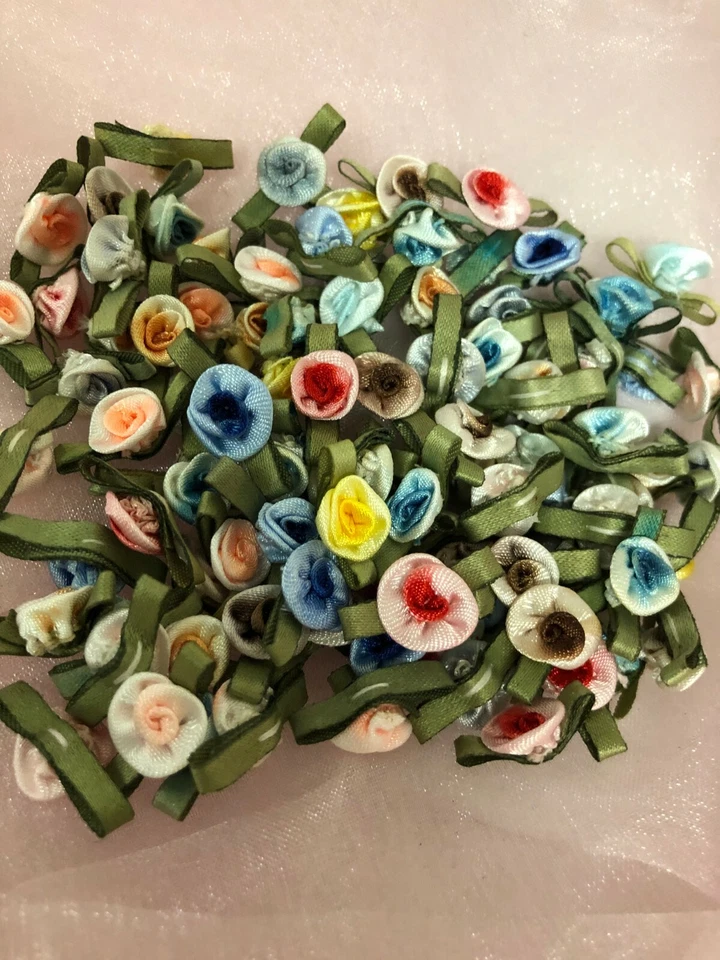 100 apliques de flor de brote de rosa satinada de 3/8" arco de costura mezcla artesanal color ombre 2217-3 Foto 3 de 4