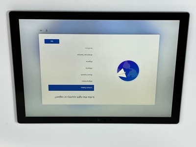 Microsoft Surface Pro 7 256GB, 16GB RAM WiFi 1866 Silver i7-1065G7 Glass Cracked